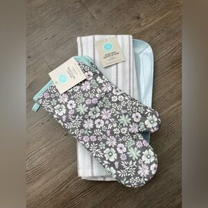 5PC Kitchen Set. Kitchen Towels, Oven Mitts and Platter Blue